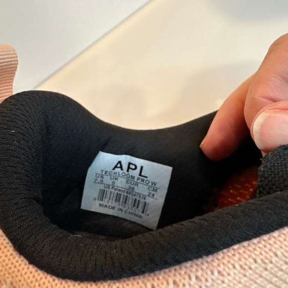 APL Techloom Pro sneakers knit sneakers peach black white size 7.5 - Picture 6 of 9